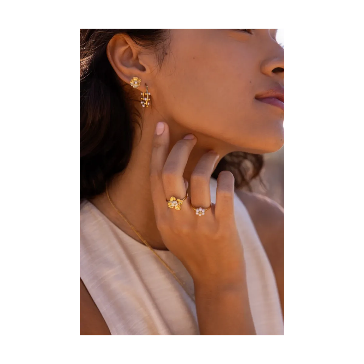 Hot My Jewellery Hoop Earrings with Dots and Pearls - Gold